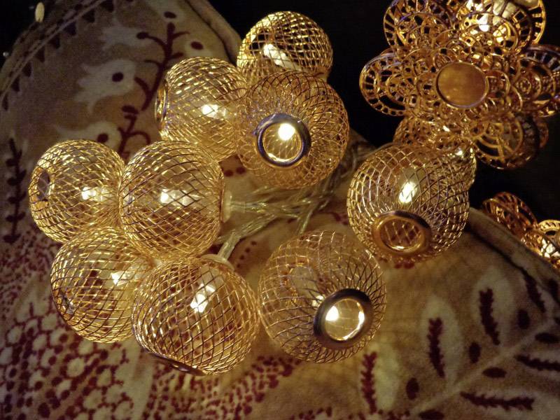 Konstsmide 3145-603 Guirlande lumineuse à motifs boule pour l'intérieur à pile(s) Nombre de lumière 10 blanc chaud Longueu