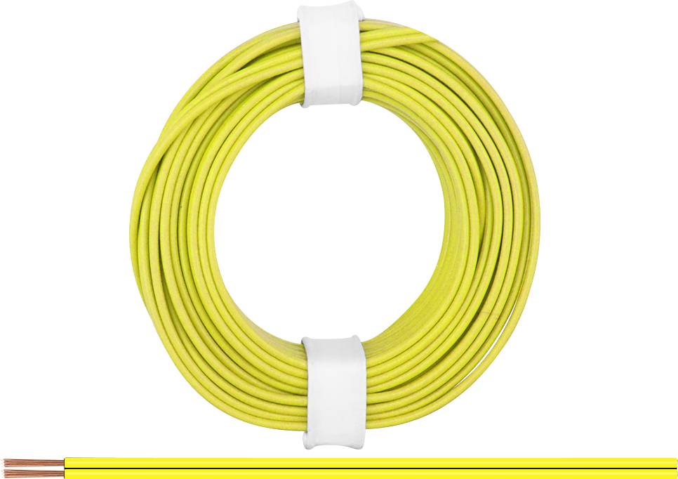 Câble électrique jaune isolé, enroulé de manière circulaire, avec un fil de cuivre nu à une extrémité.