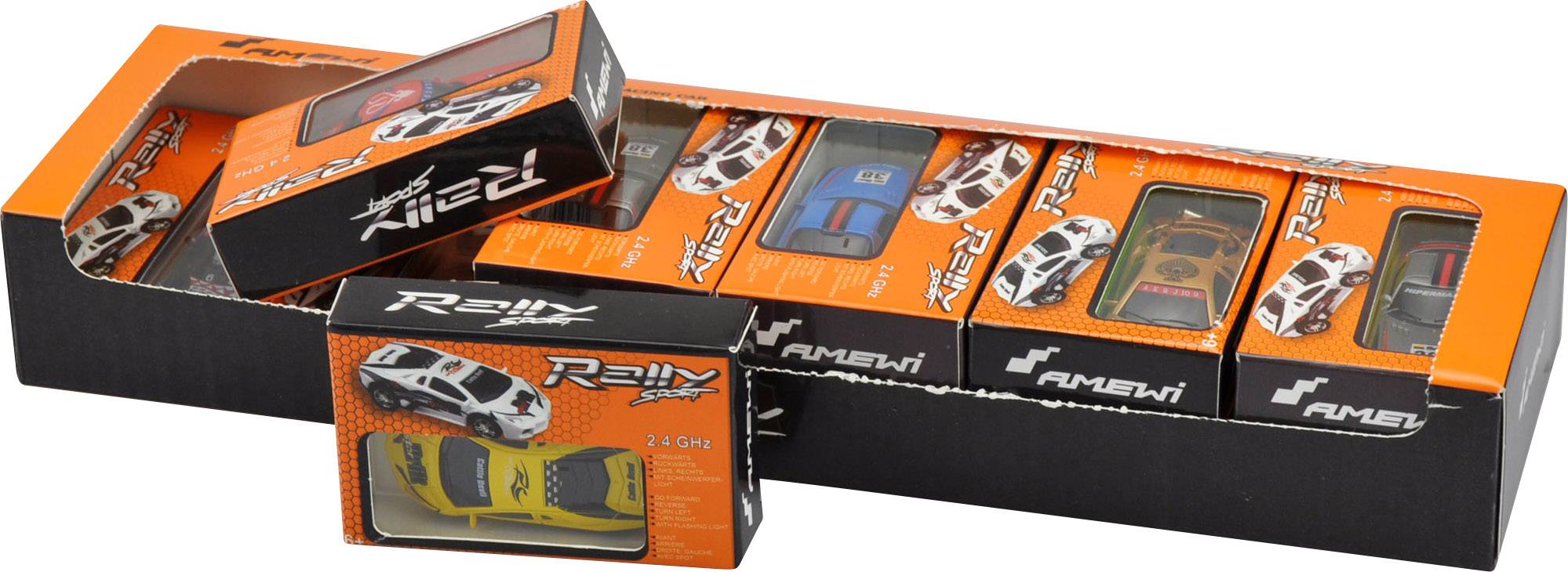 Coffret de circuit de course automobile miniature avec plusieurs voitures de course colorées dans un emballage orange. Le thème principal est les modèles et le design.