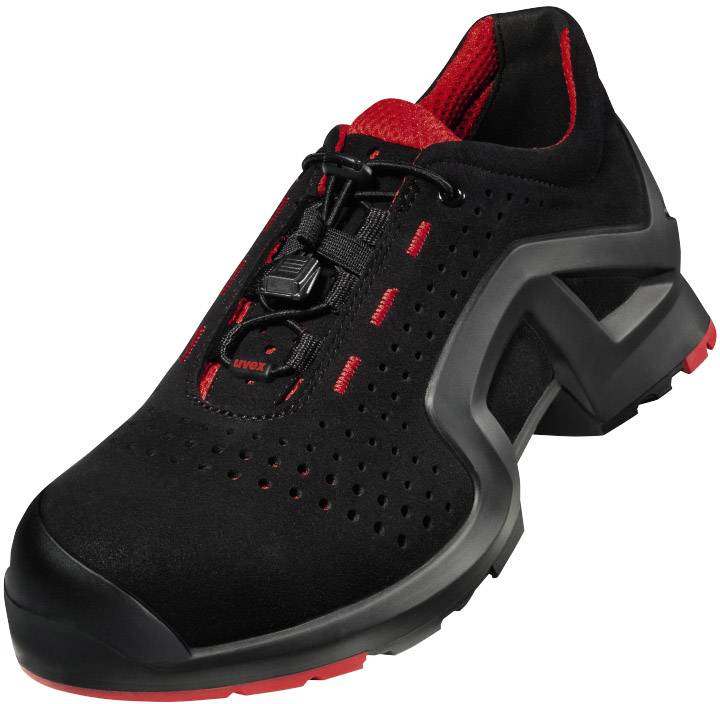 Une chaussure de sécurité noire avec des accents rouges et une semelle robuste, adaptée aux environnements industriels.