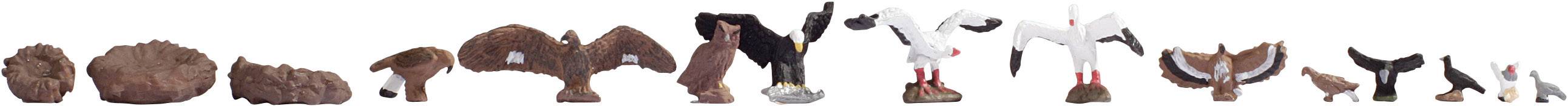 Une série de figures en chocolat représentant différents animaux sur un fond blanc, de gauche à droite : suricate, éléphant, chameau, pingouin, cigogne, mouette, canard.