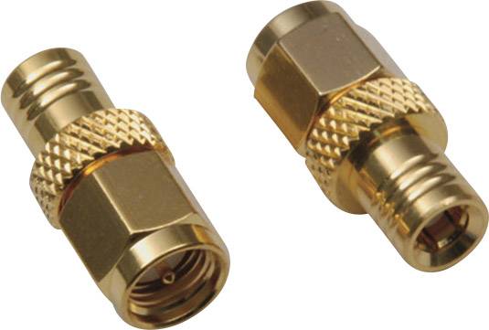 Deux adaptateurs dorés cylindriques avec une partie centrale striée. Ils possèdent des filetages métalliques à chaque extrémité et servent à connecter des câbles.