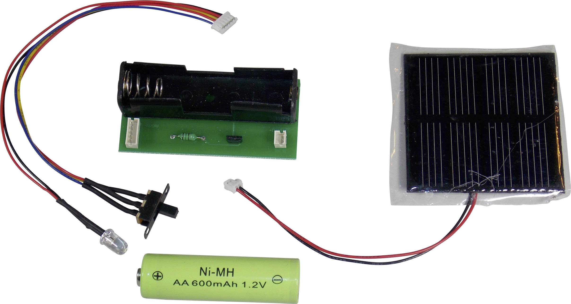 Composants électroniques d'un kit de bricolage solaire : Panneau solaire, support de batterie, batterie Ni-MH, interrupteur, résistances et câblage.