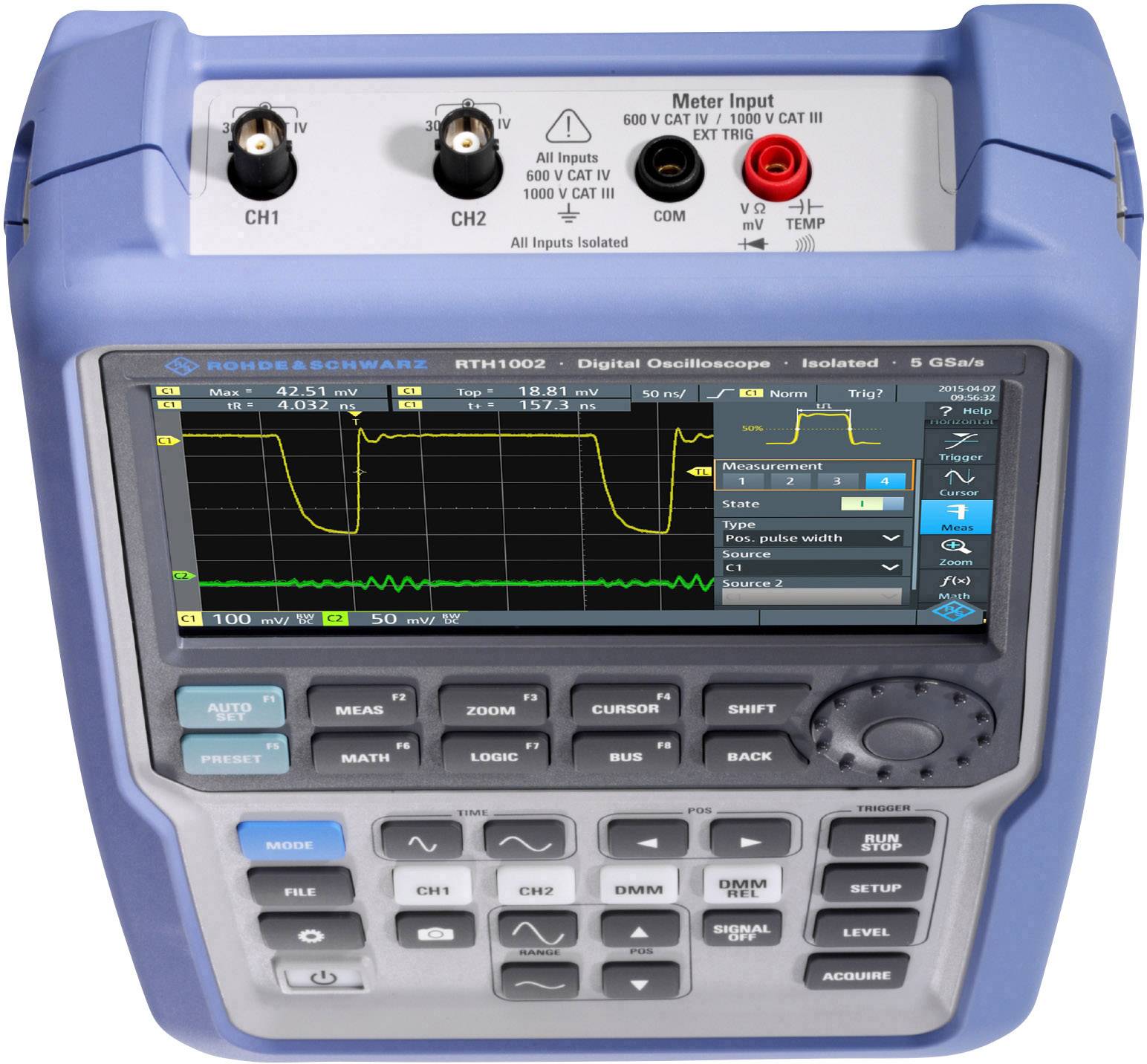 Oscilloscope numérique avec écran couleur affichant les formes d'ondes des signaux et les valeurs de mesure. L'appareil possède de nombreux boutons de commande et connexions.