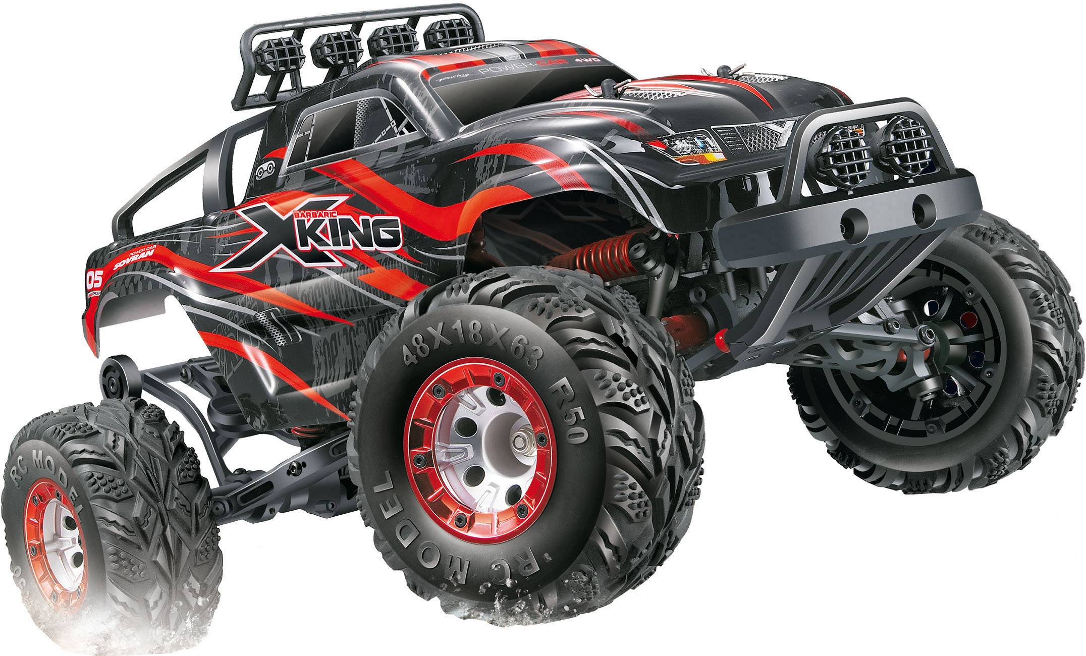 Voiture télécommandée de style monster truck avec de grandes roues et une peinture rouge et noire, roulant dynamiquement sur une surface.