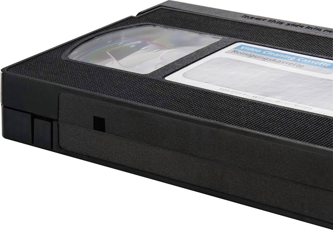 Une cassette VHS vide en gros plan, avec la bande visible et l'étiquette 'Video Cleaning Cassette'.
