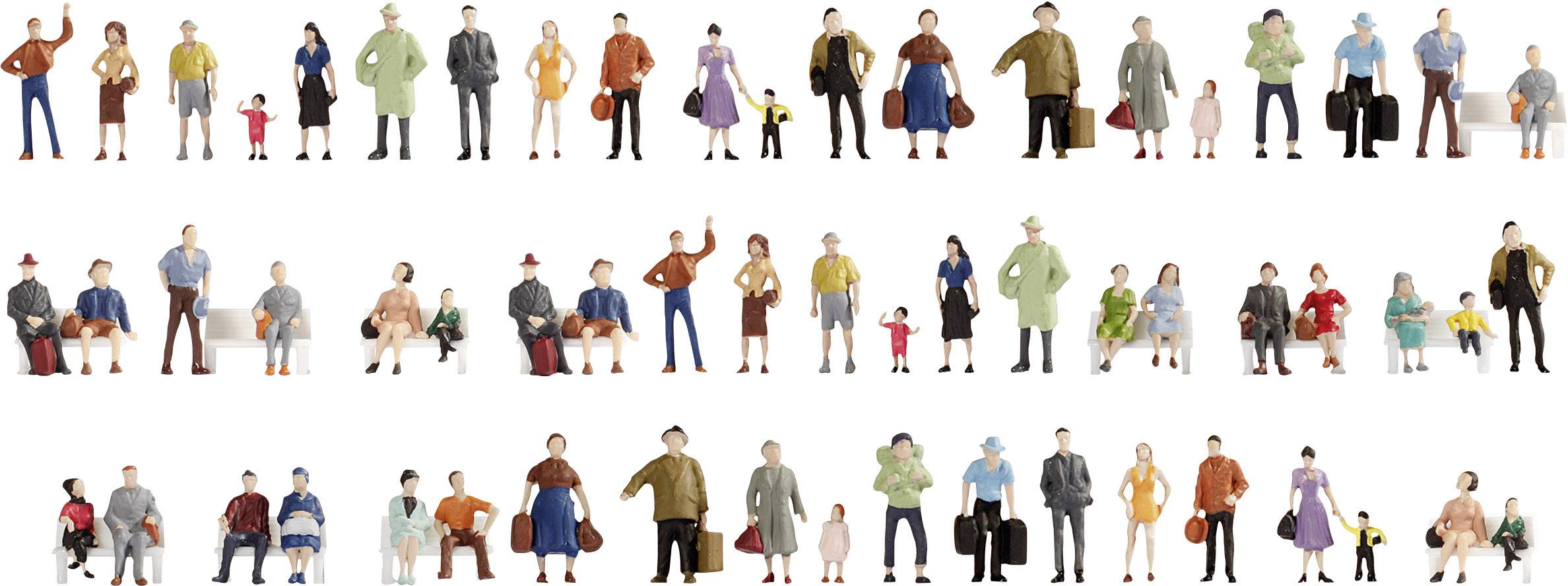 Plusieurs figurines miniatures dans diverses poses du quotidien, comprenant des personnes debout, assises et marchantes ; diversité vestimentaire et d'activités.