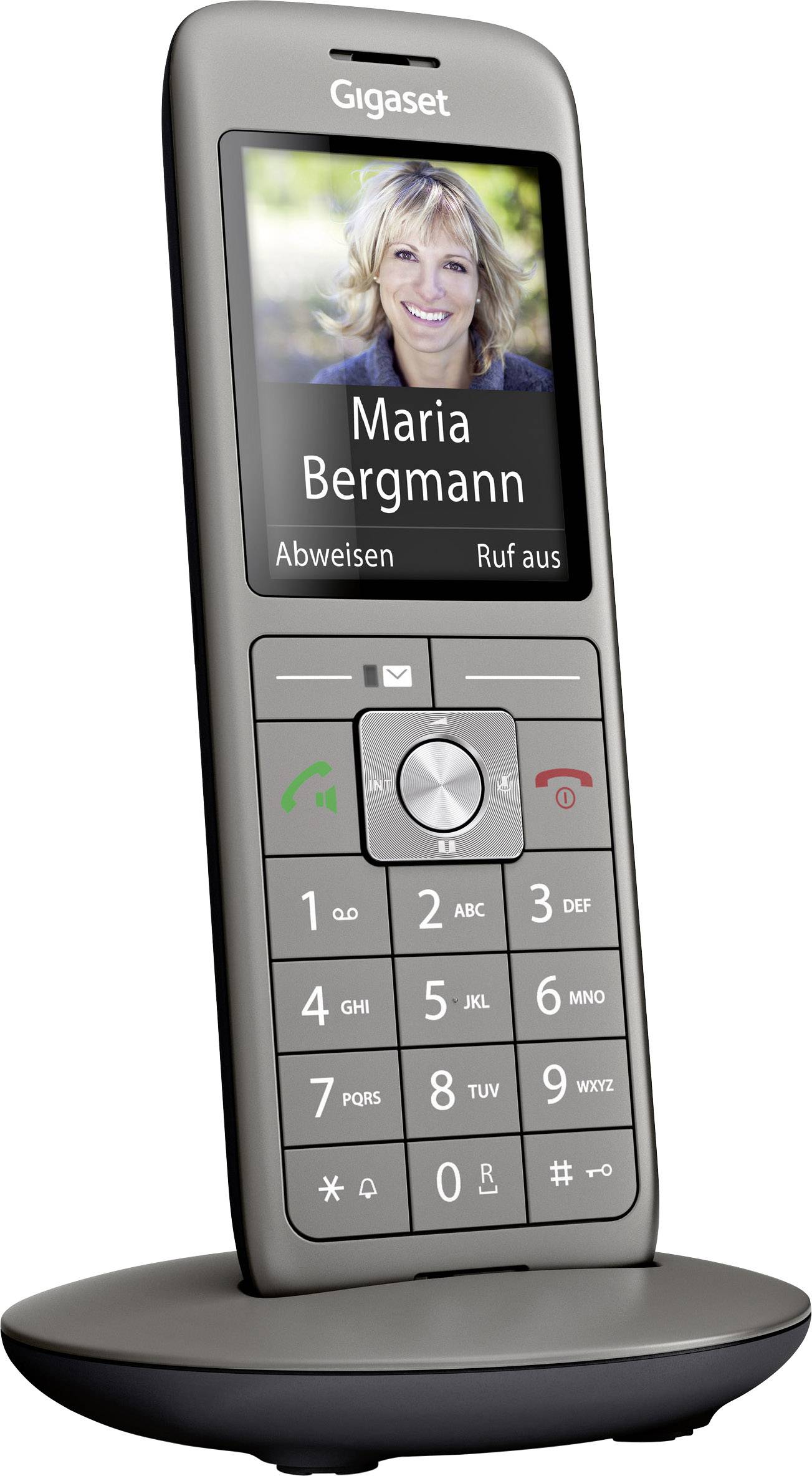 Téléphone sans fil dans sa station de charge. L'écran affiche un appel de 'Maria Bergmann'. Touches visibles pour répondre, rejeter l'appel et régler le volume.