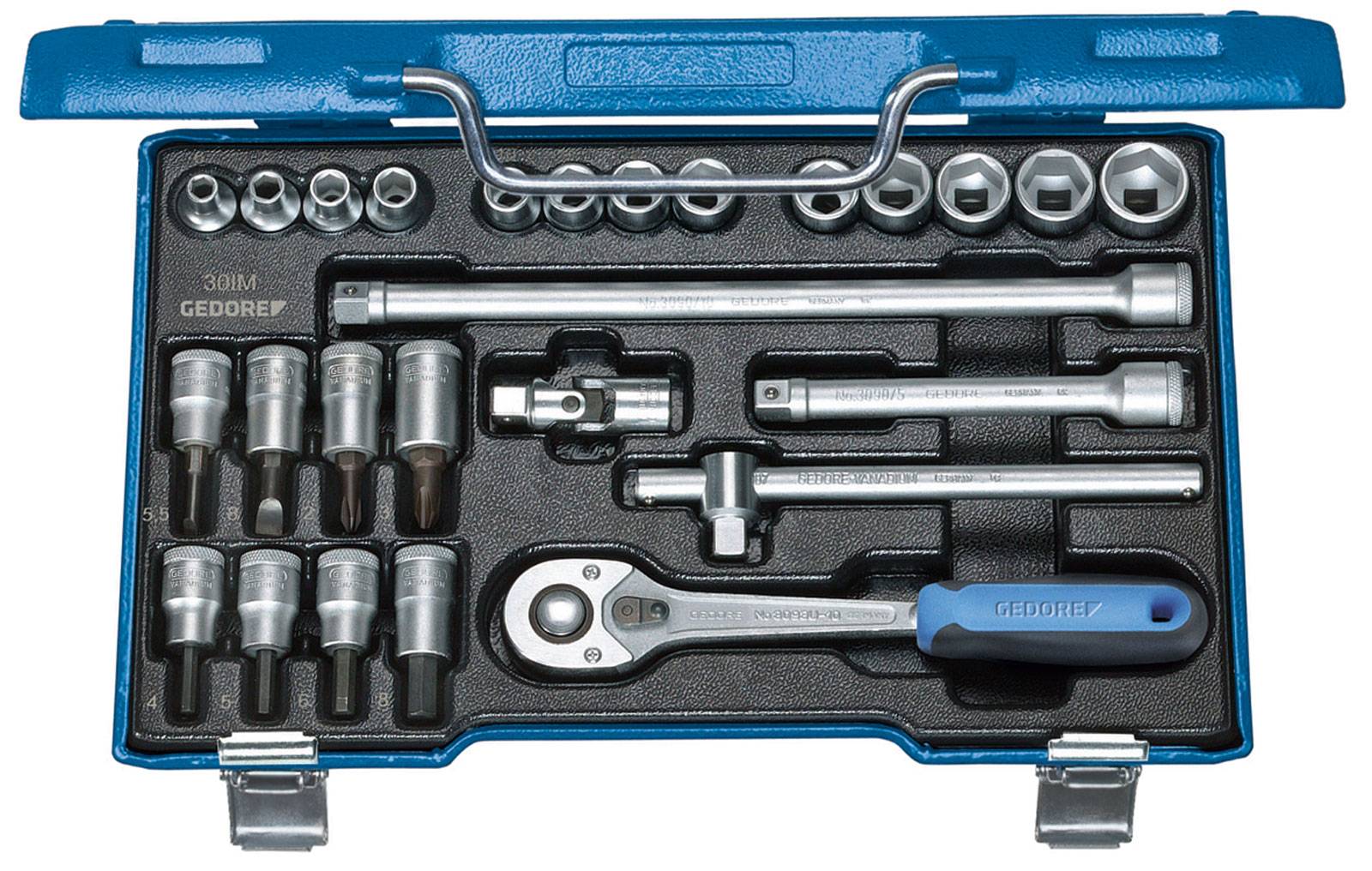 Une boîte à outils contient une sélection de douilles, de rallonges et une clé à cliquet, tous soigneusement rangés dans un insert moulé.