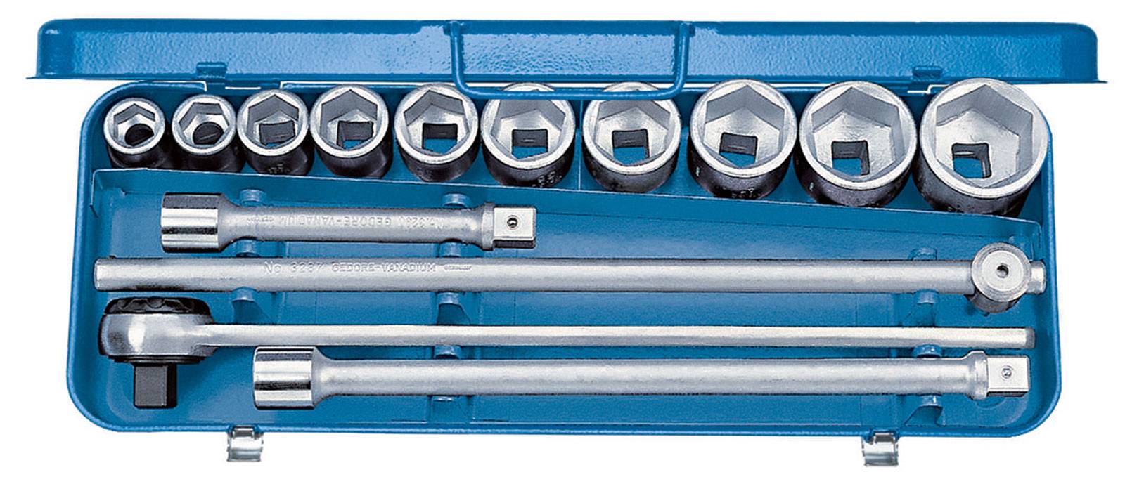 Une boîte à outils bleue contenant différentes douilles et rallonges, soigneusement rangées. Idéal pour les réparations automobiles.