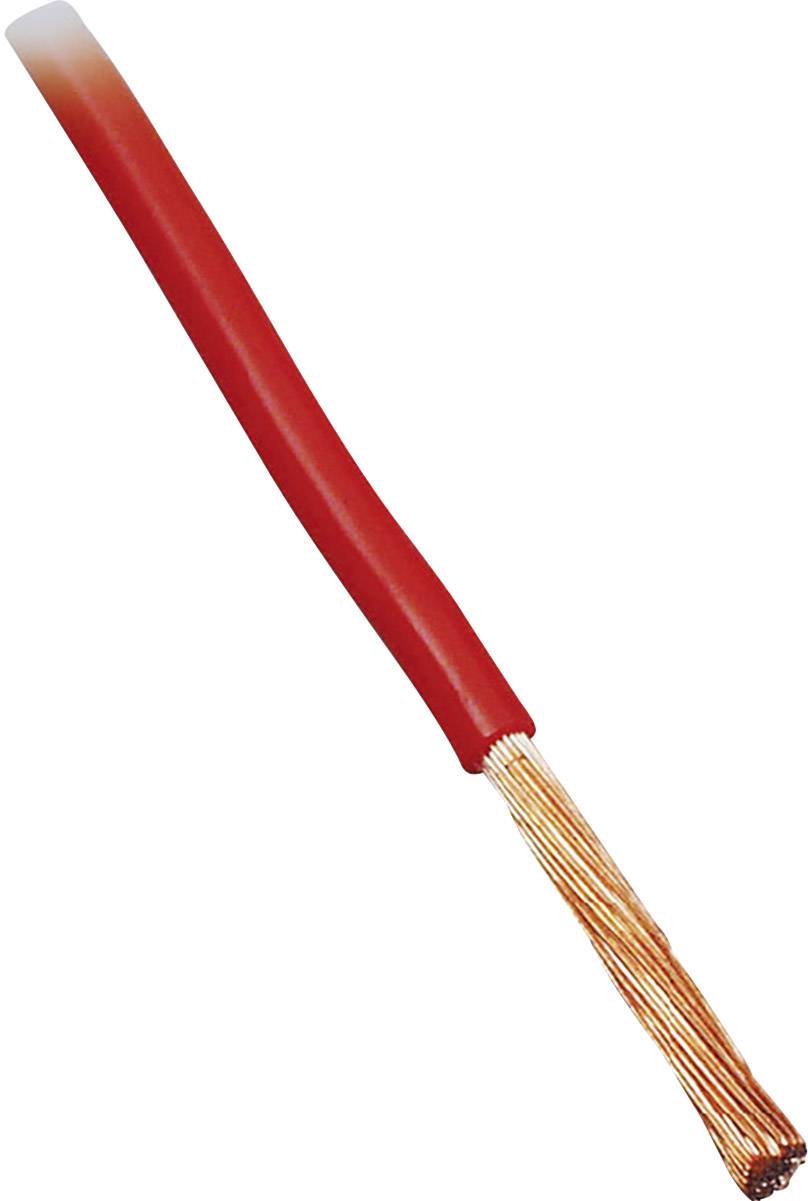 Un câble isolé rouge avec des fils de cuivre, partiellement dénudé. Adapté pour les installations électriques.