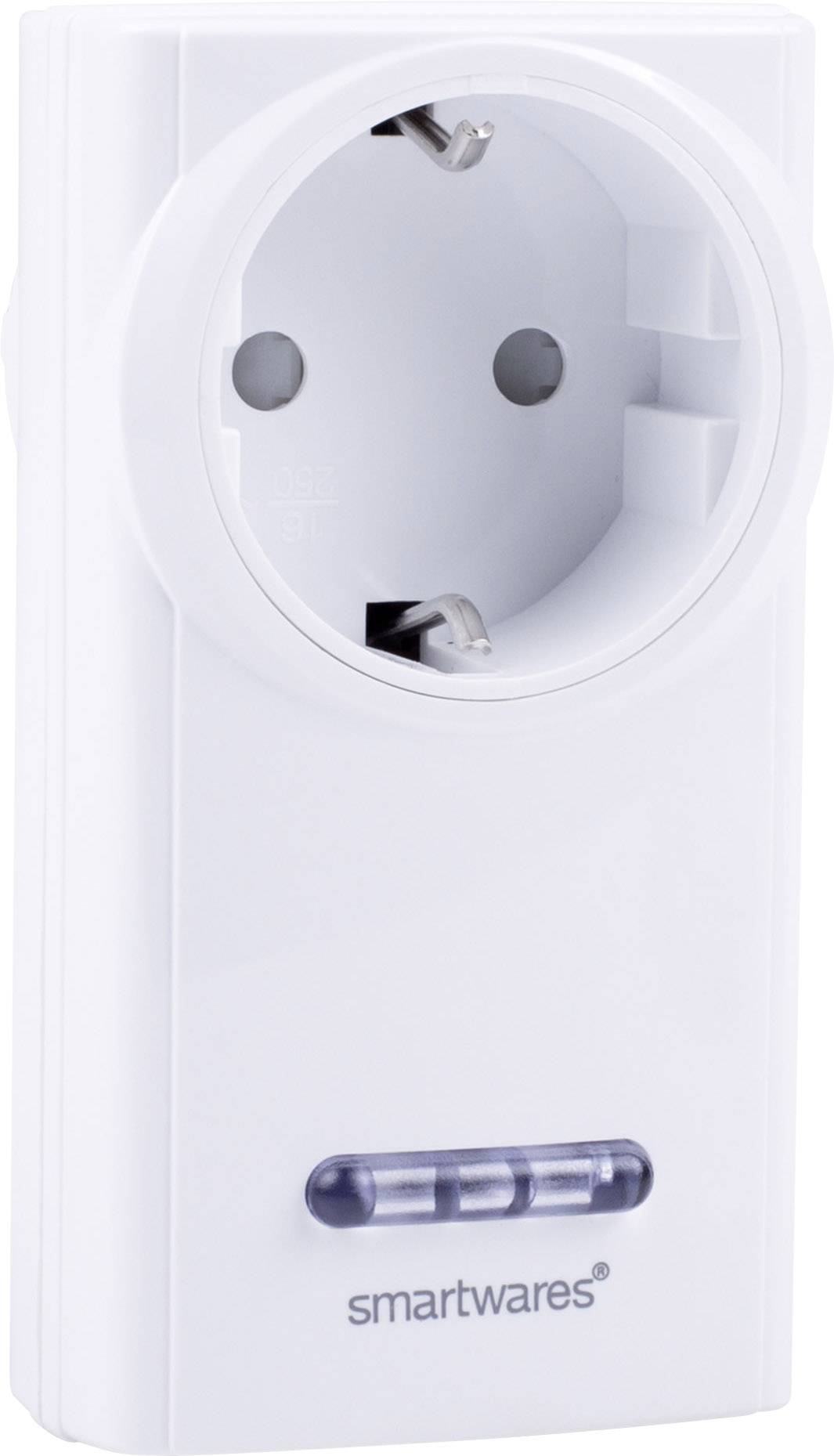 Une prise électrique blanche avec un affichage LED. Elle appartient à la marque 'smartwares' et présente des fonctions de contrôle intelligent de la maison.