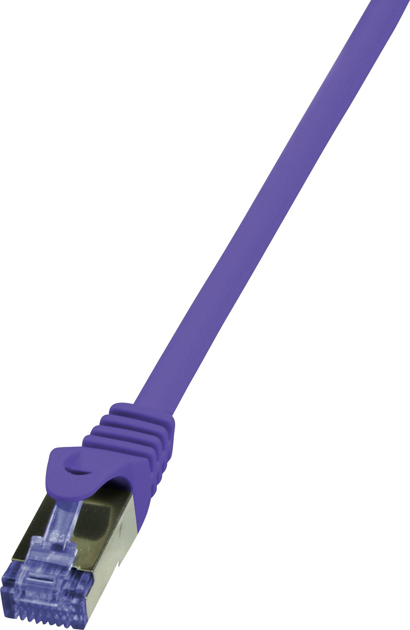 Câble réseau lilas avec connecteur RJ45, typique des connexions Ethernet dans les réseaux informatiques.