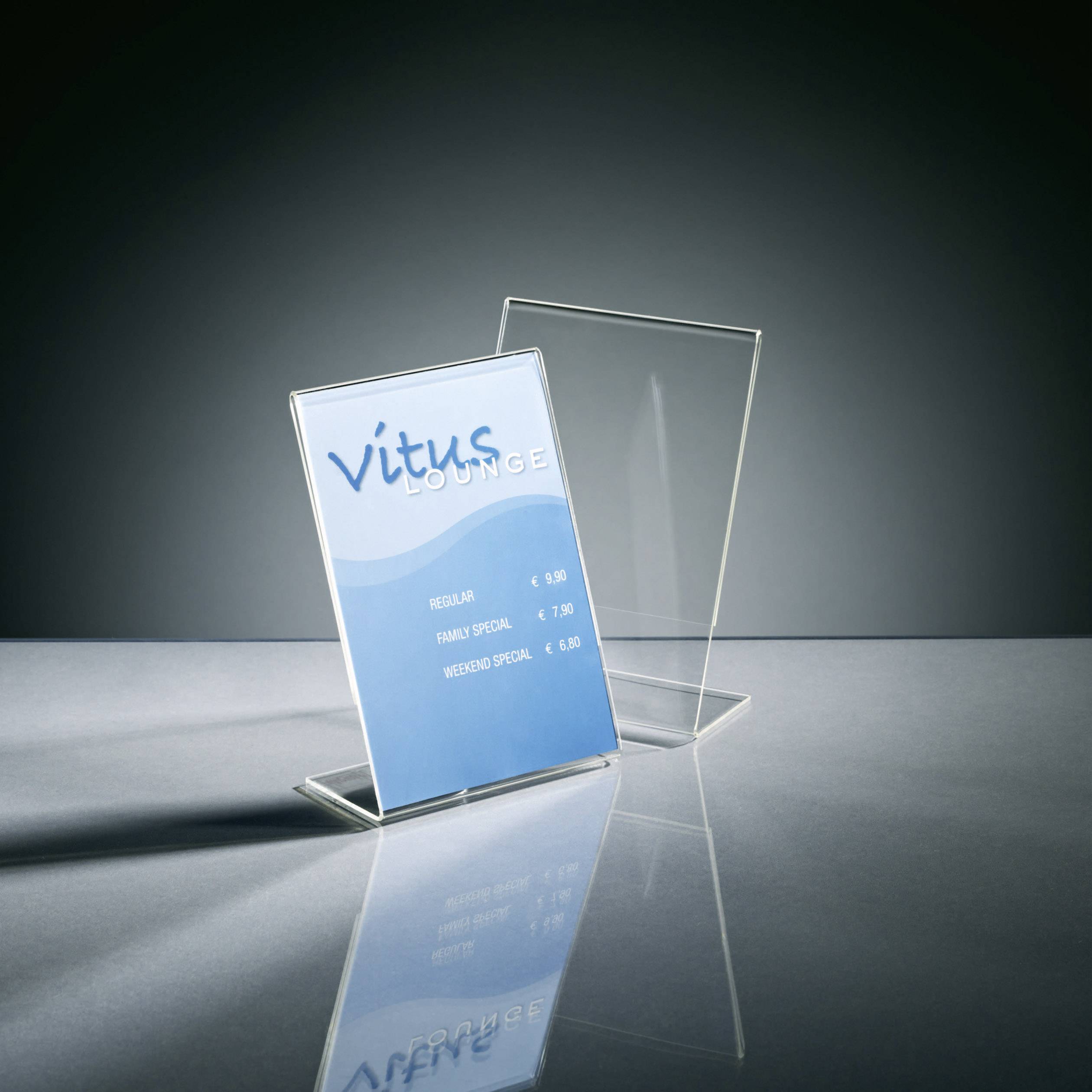 Étiquette de prix dans un support transparent. Texte : 'Regular : 5,90 €, Heat Special : 7,50 €, Weekend Special : 6,50 €'.