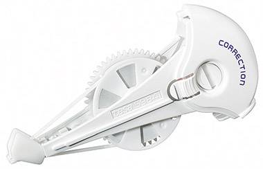 Un rouleau correcteur blanc au design ergonomique portant l'inscription 'CORRECTION'.