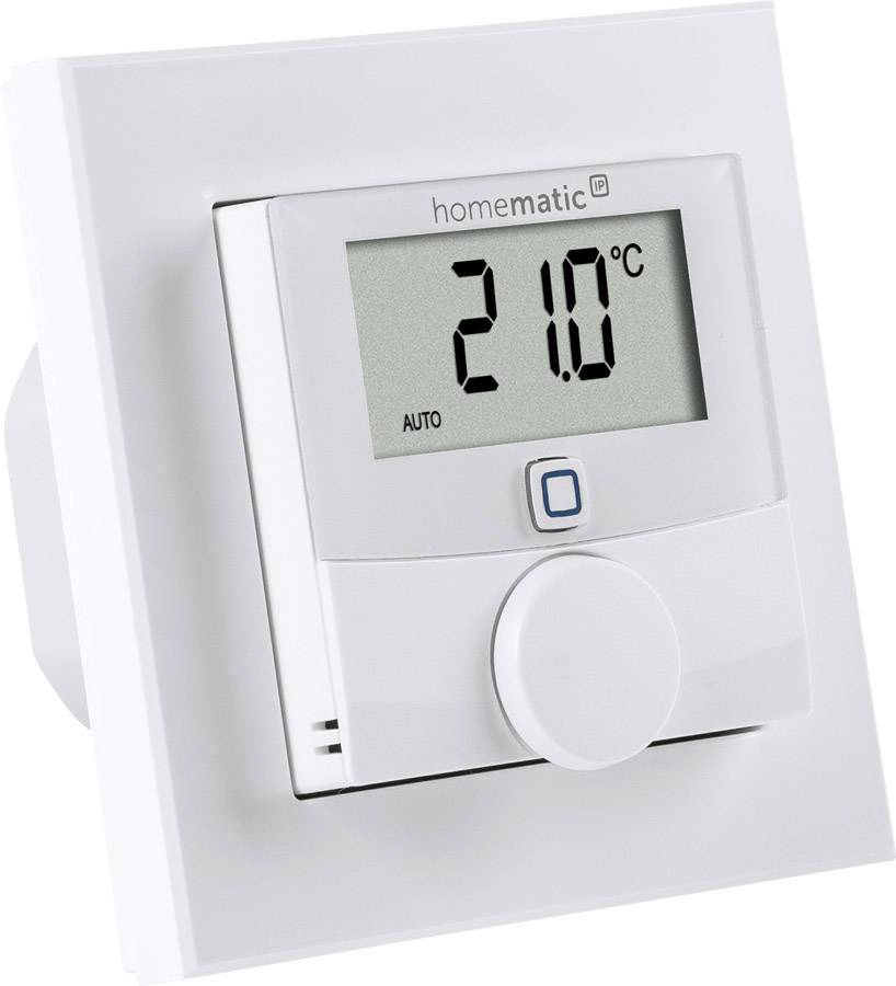 Un thermostat numérique mural affiche 21,0°C et le mode 'AUTO' sur un écran, avec un bouton rotatif en dessous.