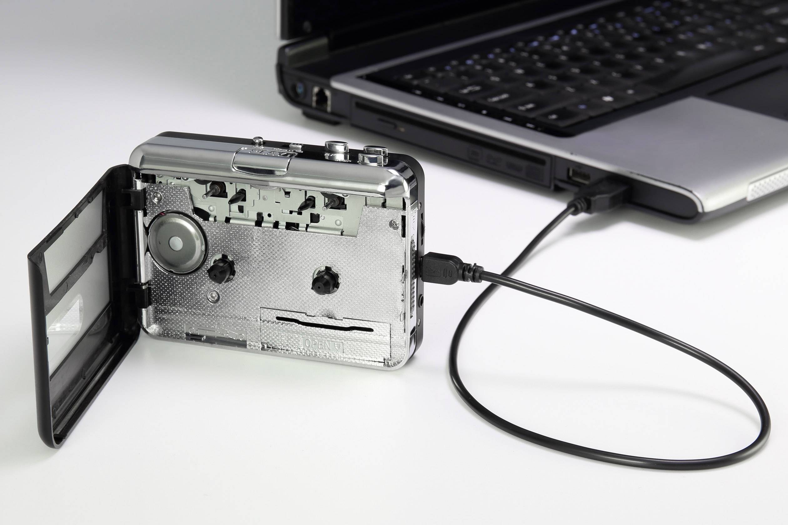 Convertisseur numérique de cassettes audio Basetech BT-USB-TAPE-100 avec écouteurs