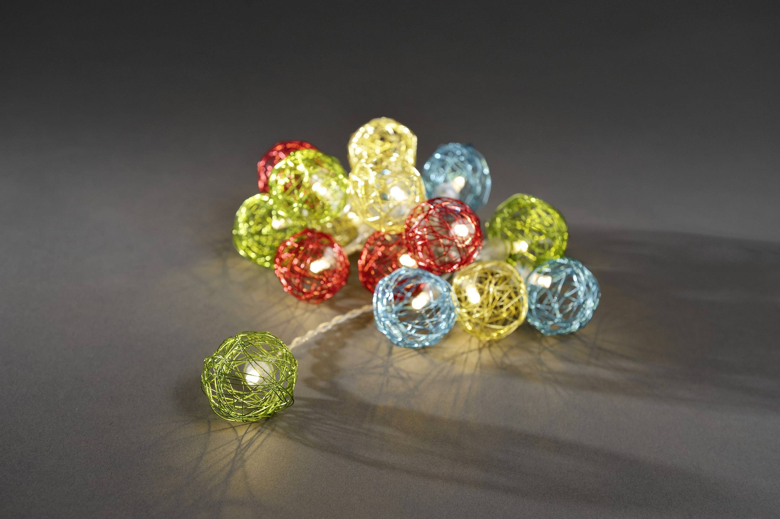 Konstsmide 3176-503 Guirlande lumineuse à motifs boule pour l'intérieur à pile(s) Nombre de lumière 16 LED blanc chaud Longueu