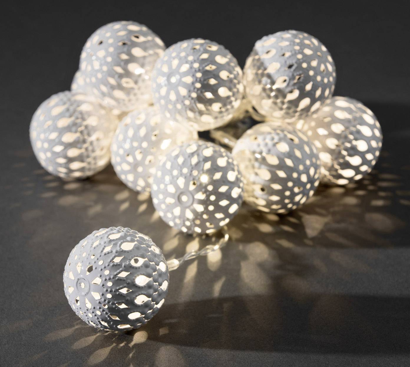 Konstsmide 3157-103 Guirlande lumineuse à motifs balles pour l'intérieur à pile(s) Nombre de lumière 10 LED blanc chaud Longueu