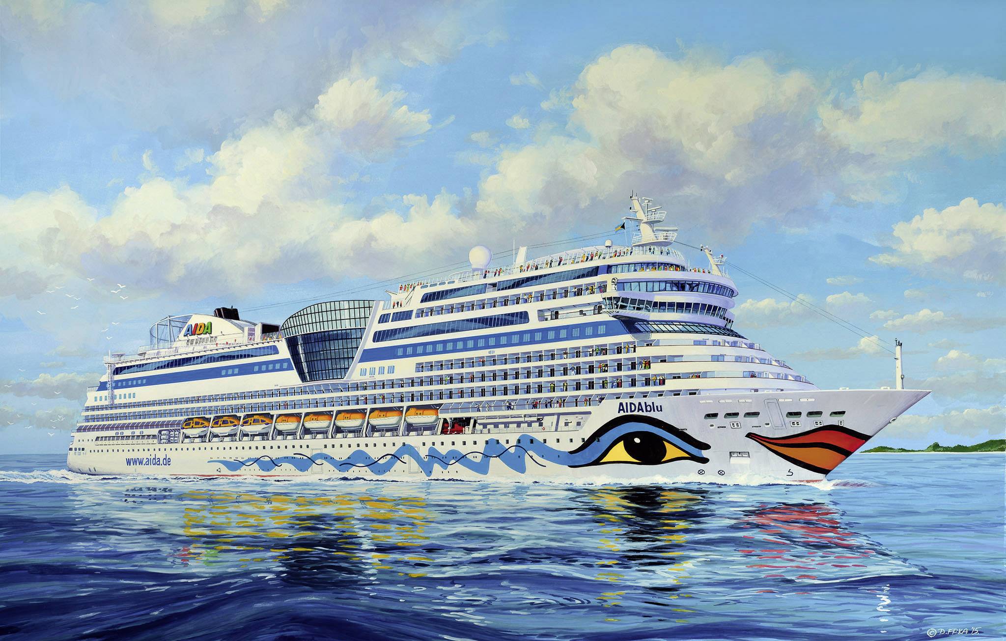 Un grand navire de croisière peint en bleu et blanc, naviguant sur une mer calme. Le ciel est légèrement nuageux.