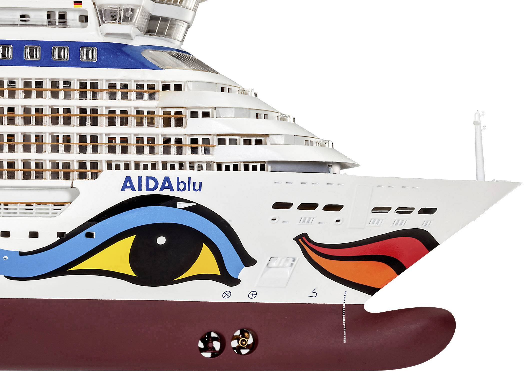 Un navire de croisière AIDA avec des yeux et des lèvres caractéristiques sur la proue.
