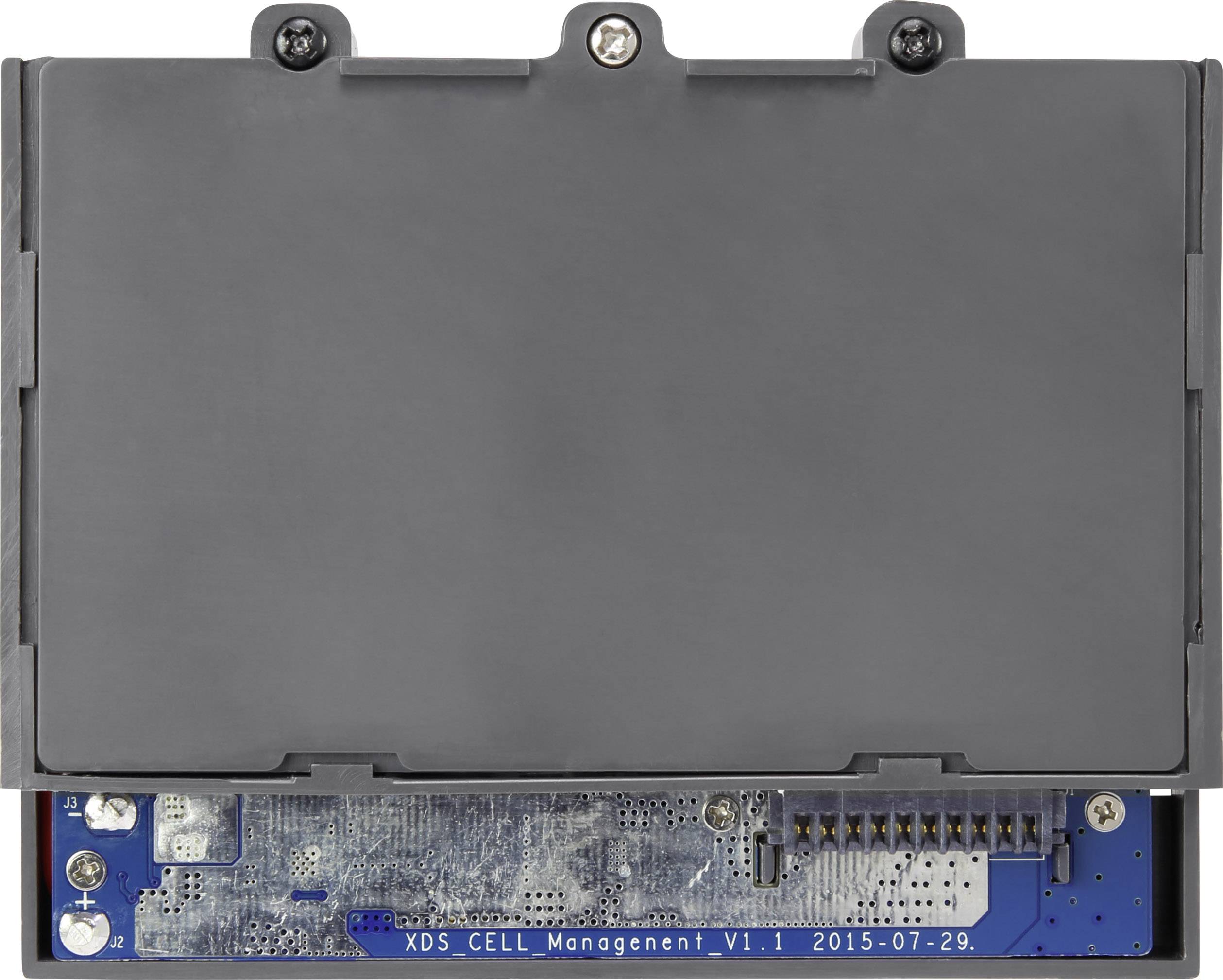 Un boîtier électronique avec un circuit imprimé bleu et des connexions sur la face inférieure. Inscription : « XDS CELL Management V1.1 2015-07-29 ».