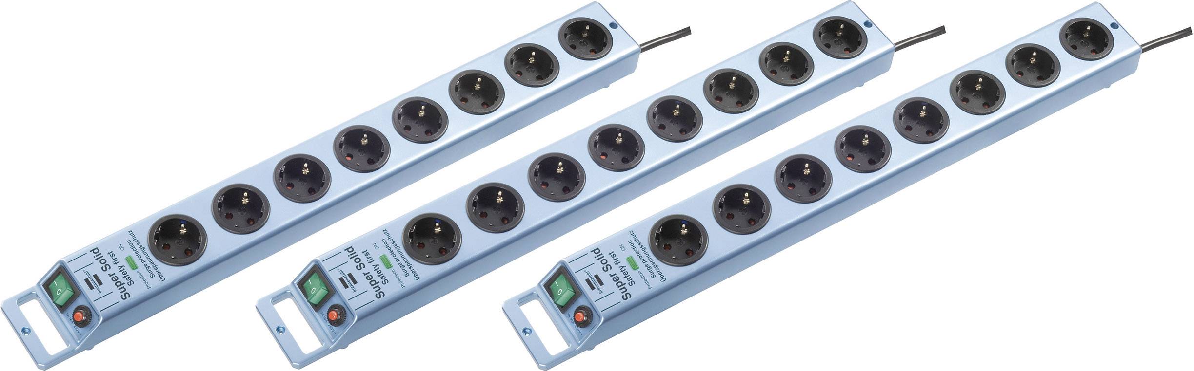 Trois multiprises bleues avec huit emplacements noirs chacune et un interrupteur vert, disposées en ligne.