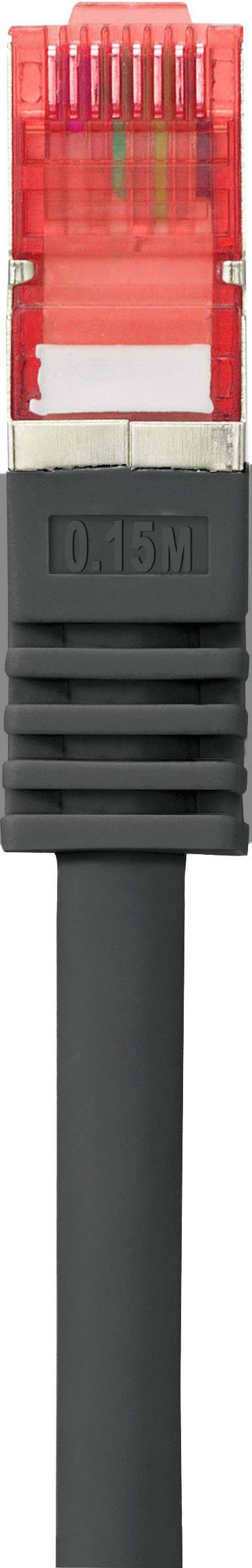 Un câble Ethernet rouge avec une tête de connexion noire, long de 0,5 mètre, est généralement utilisé pour les connexions réseau.