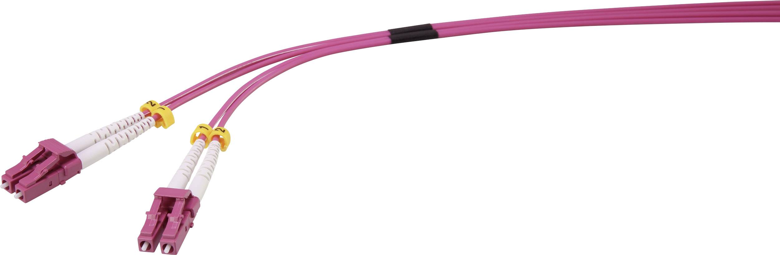 Deux câbles à fibre optique roses avec des connecteurs LC, utilisés pour la transmission de données dans les réseaux.