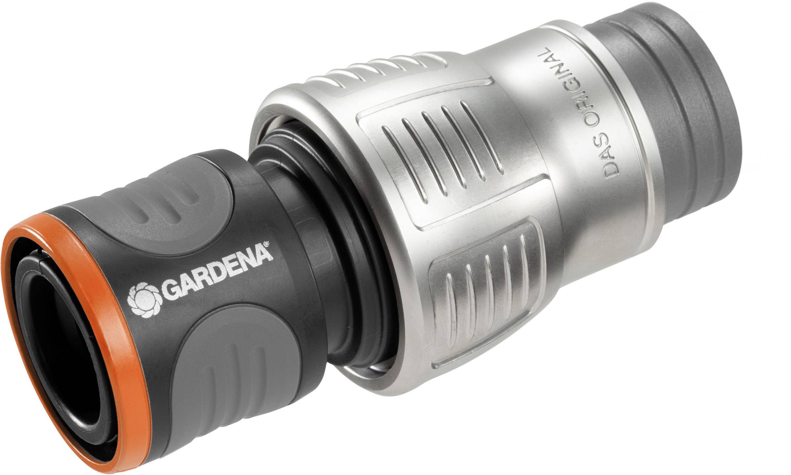 Raccord métallique pour eau de Gardena, adapté aux tuyaux d'arrosage. Design robuste avec des détails orange et noir.