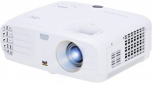 Un projecteur blanc avec objectif visible et fentes de ventilation, adapté aux présentations ou à l'utilisation home cinéma.
