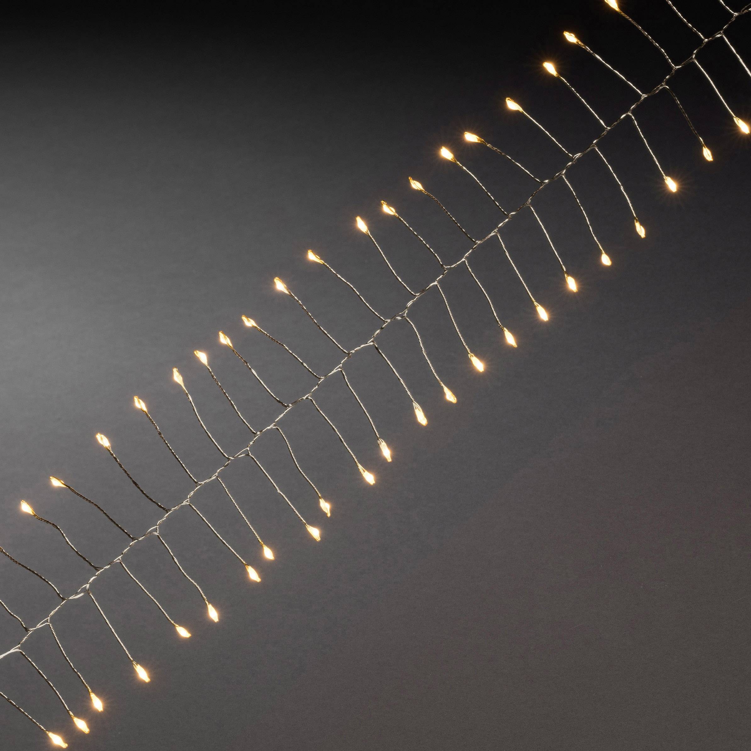Guirlande lumineuse avec de petites LED blanc chaud sur un fond sombre. Les lumières sont disposées de manière symétrique et émettent une lumière douce.