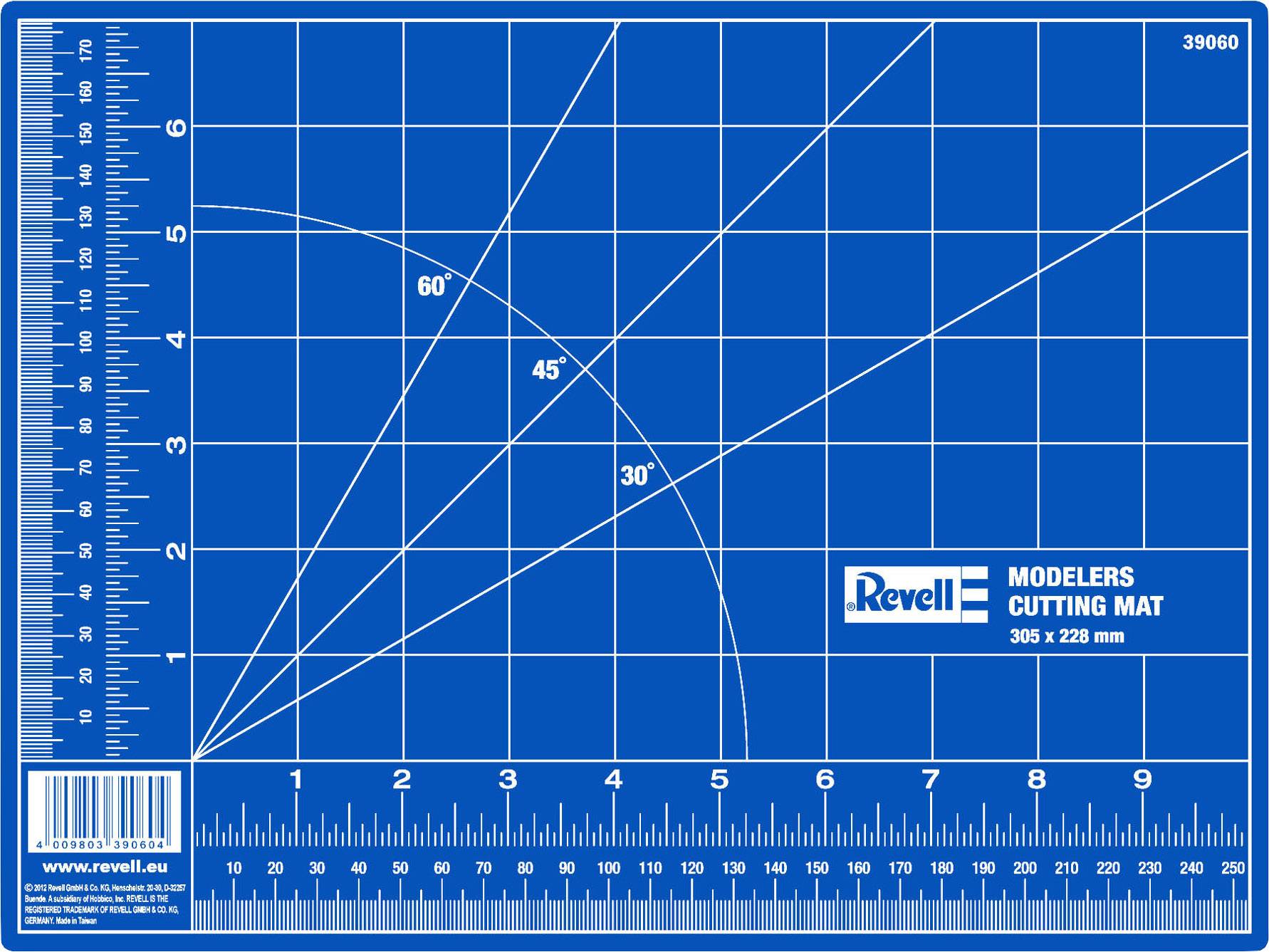 Tapis de coupe pour maquettes Revell avec grille quadrillée, lignes d'angle, indications de mesure en centimètres et pouces. Dimensions : 305 x 228 mm.