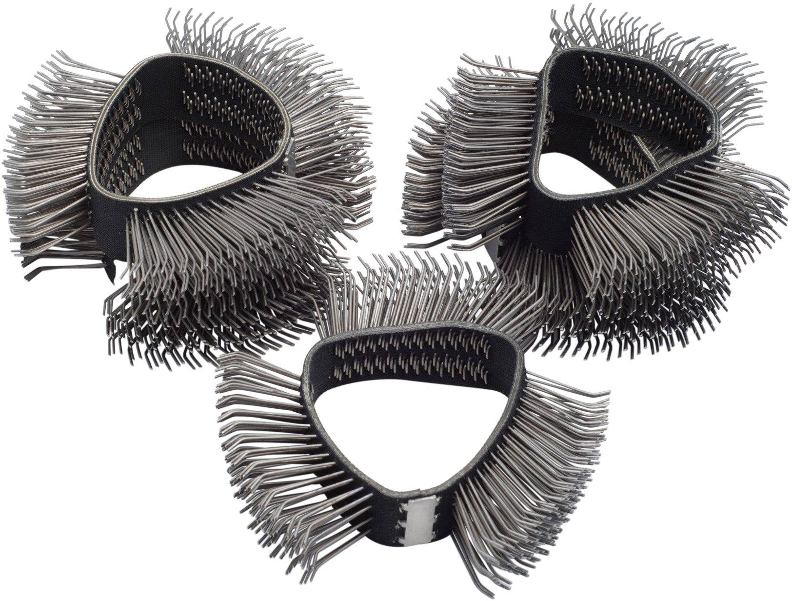 Trois brosses métalliques noires triangulaires avec des poils denses disposés dans un arrangement circulaire.