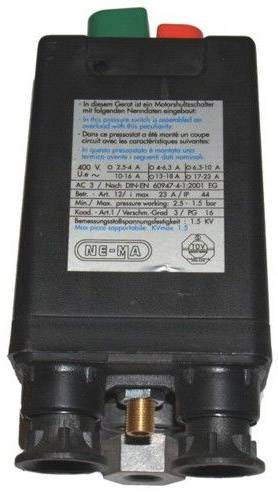 Un démarreur de moteur électrique triphasé avec des boutons verts et rouges, contenant des détails de connexion et des spécifications de tension sur le dessus.