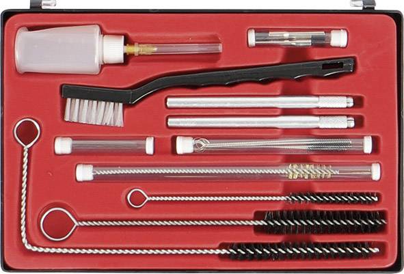 Kit de nettoyage avec brosses, tubes et bouteille rangés dans un étui rouge, adapté à divers usages de nettoyage.