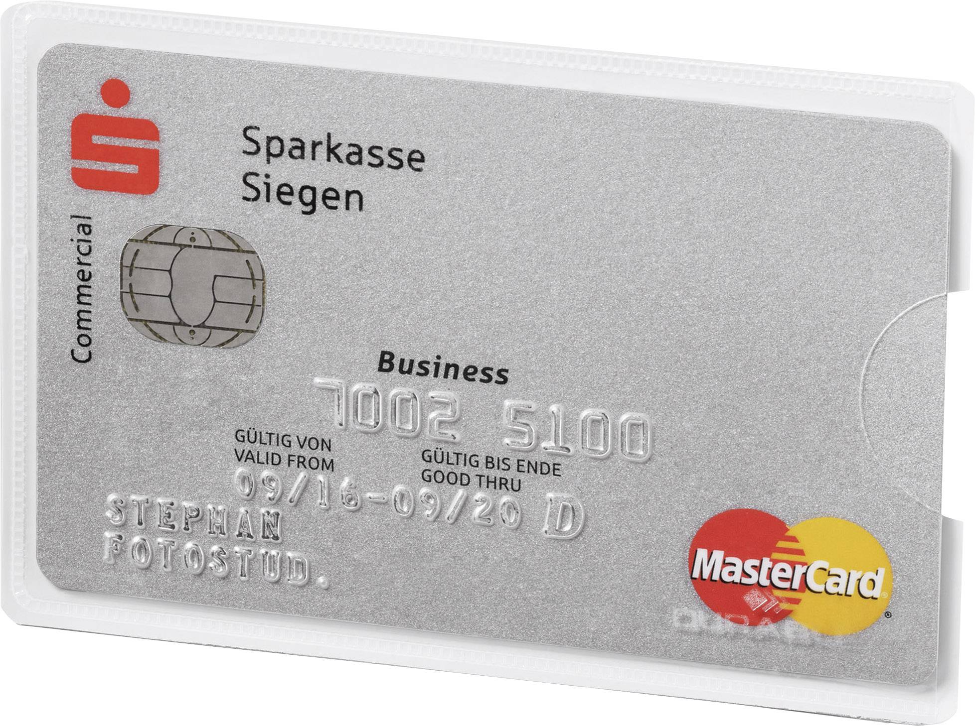 Une carte de crédit argentée de la Sparkasse avec le logo Mastercard, le numéro de carte, une puce et le nom 'Sparkasse Siegen' en haut.