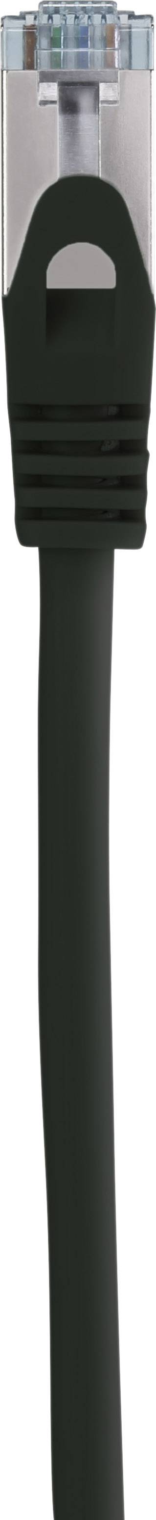 Un câble Ethernet noir avec un connecteur RJ45 transparent, utilisé pour les connexions réseau.