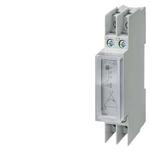 Un relais électrique gris, monté verticalement, avec un boîtier transparent et des vis de connexion visibles en haut.