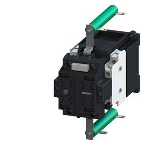 Un interrupteur de protection électrique en noir et blanc, monté avec des tiges de contact vertes. L'appareil sert à commander des circuits électriques.