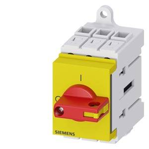 Un interrupteur principal de Siemens avec une plaque frontale jaune et une poignée de rotation rouge. L'interrupteur est en position 'I' pour marche.