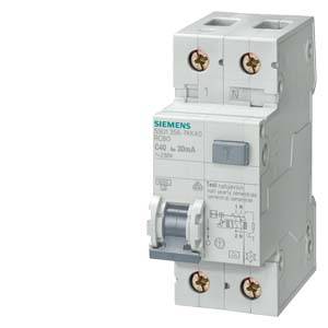 Un interrupteur différentiel bipolaire Siemens de type 5SU1, avec interrupteur à bascule et un courant différentiel nominal de 30 mA, adapté aux installations domestiques.