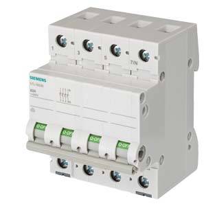 Un disjoncteur électrique à quatre interrupteurs, marqué avec des numéros et 'ON/OFF', sert à contrôler des circuits électriques.