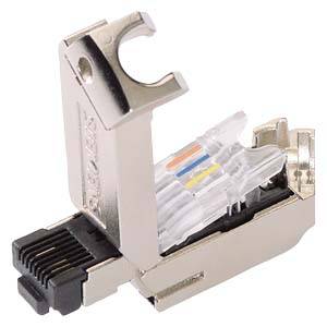 Un boîtier de connecteur Ethernet ouvert montre le câblage interne avec des fils codés par couleur d'un câble réseau.