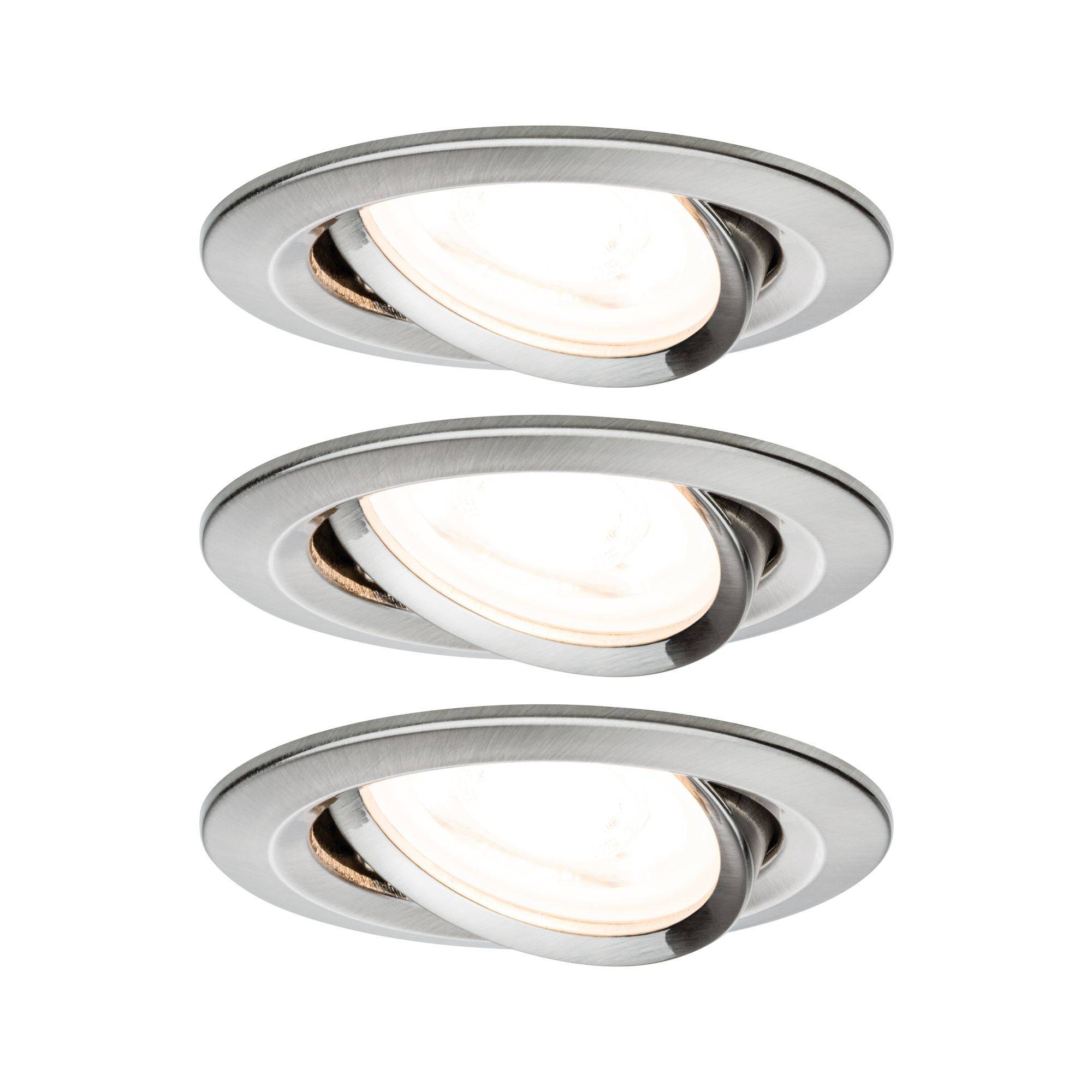 Trois spots encastrables argentés avec des cadres ajustables, qui illuminent dans un style moderne et minimaliste. Idéal pour l'éclairage intérieur.
