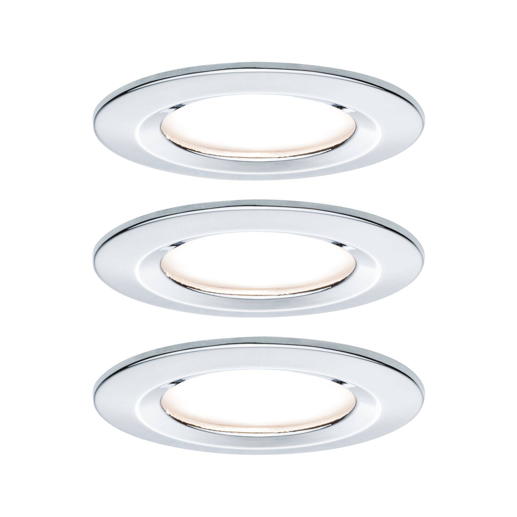 Trois luminaires LED de plafond ronds et plats avec un contour argenté, disposés de manière uniforme. Ils émettent une lumière blanche chaude.