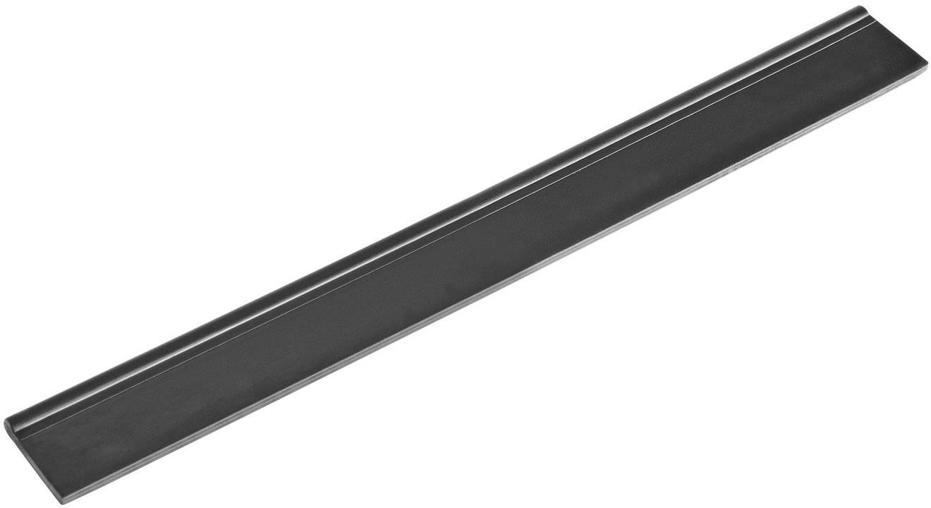 Une règle en métal noir, plate et allongée, idéale pour dessiner ou mesurer avec précision sur du papier ou d'autres surfaces.