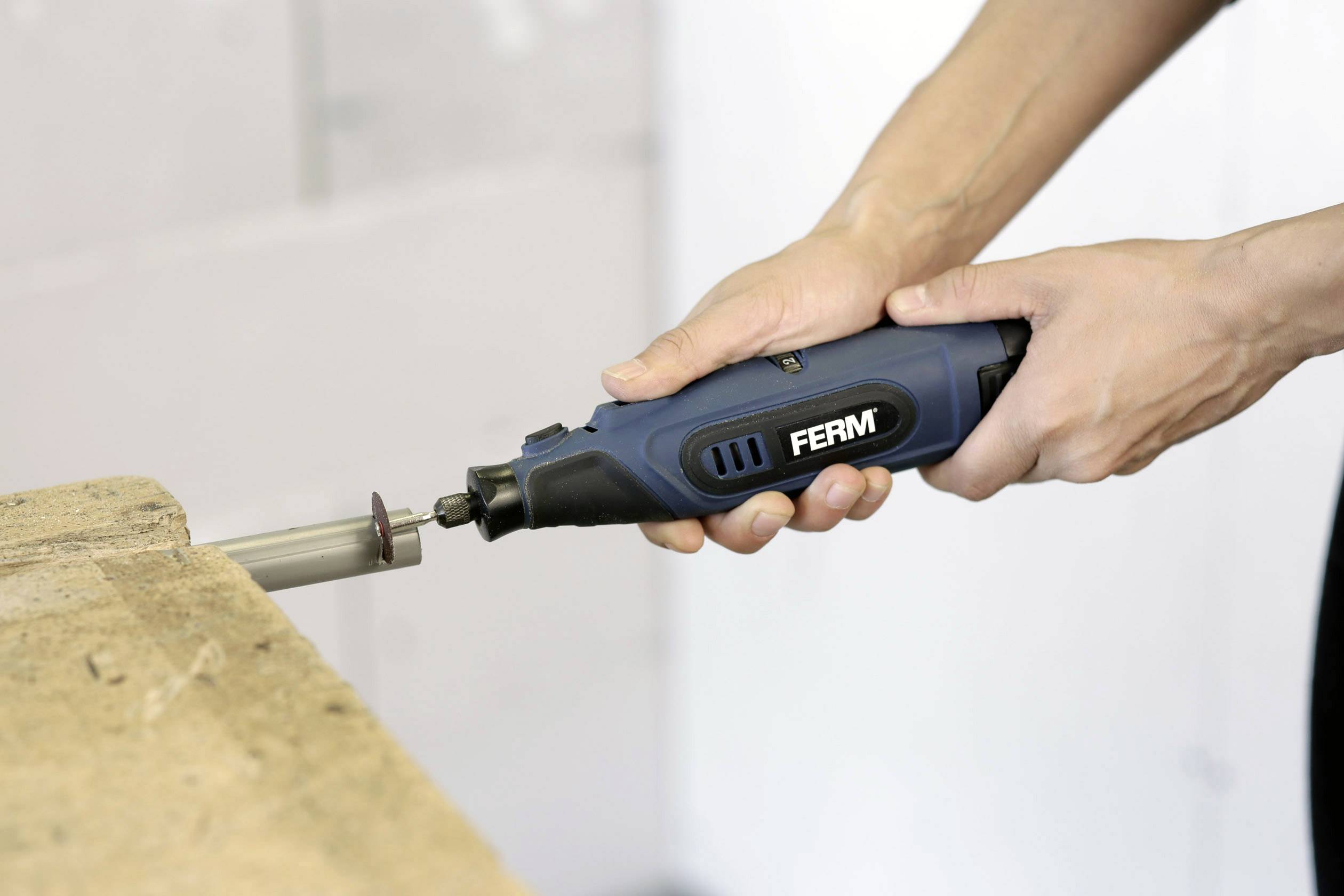 Ferm CTM1016 CTM1016 Outil multifonction sans fil 12 V 1.5 Ah