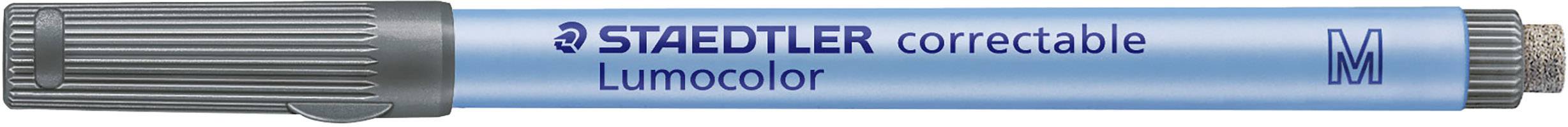 Un stylo Staedtler Lumocolor bleu portant l'inscription 'correctable'. Le stylo a un capuchon gris et une pointe fine.