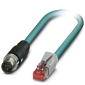 Un câble Ethernet vert avec une fiche métallique noire à une extrémité et une fiche transparente à l'autre extrémité.